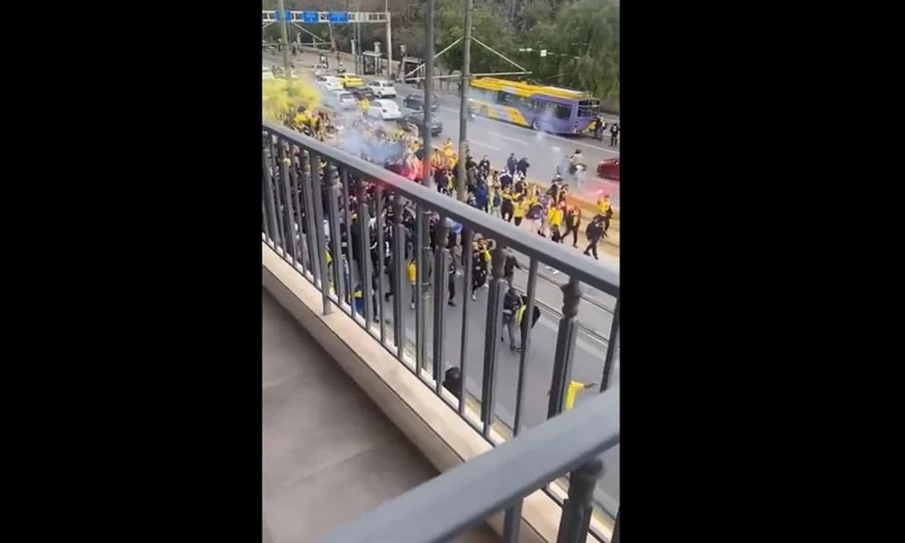 Επεισόδια στο Σύνταγμα: Οπαδοί της Μακάμπι επιτέθηκαν σε αλλοδαπό